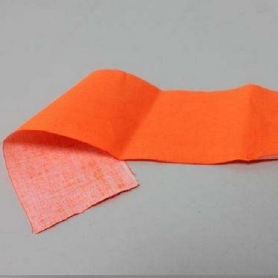 液体のオレンジ顔料ののりの日光の蛍光染まる強さ98%